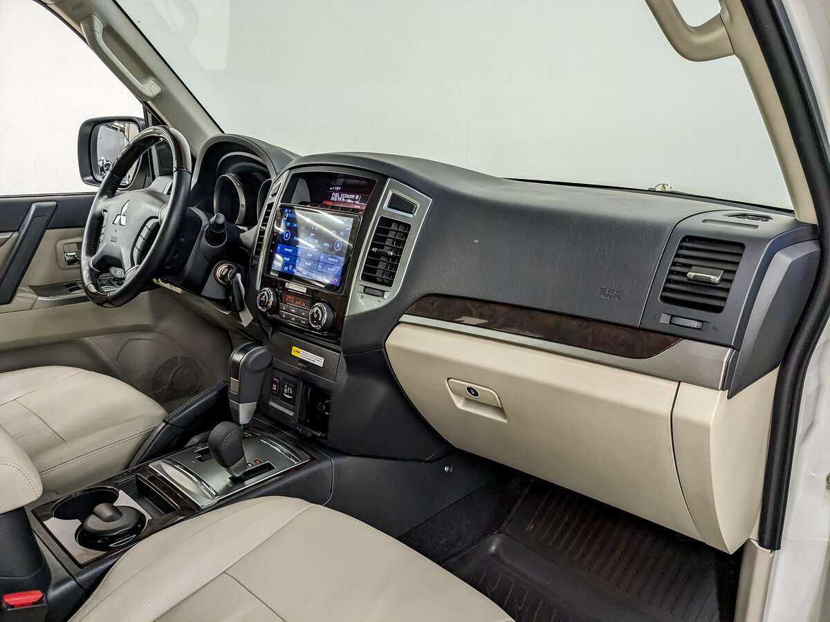 Купить Mitsubishi Pajero с пробегом. Фото: #8