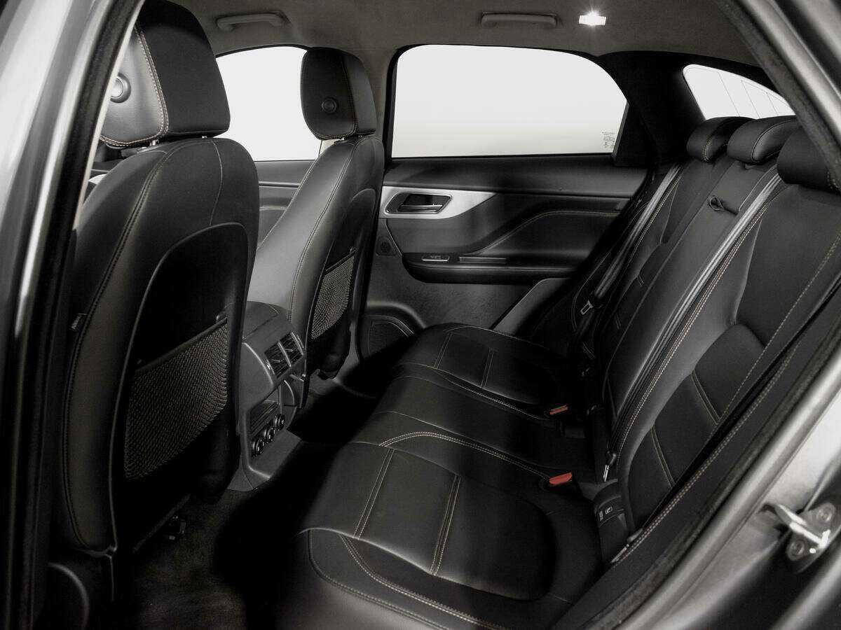 Купить Jaguar F-Pace с пробегом. Фото: #9
