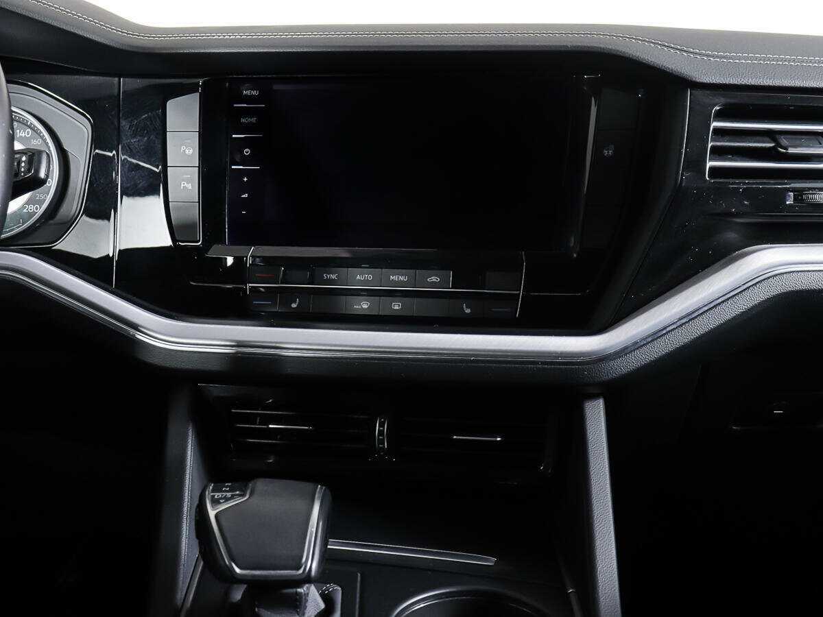 Купить Volkswagen Touareg с пробегом. Фото: #10