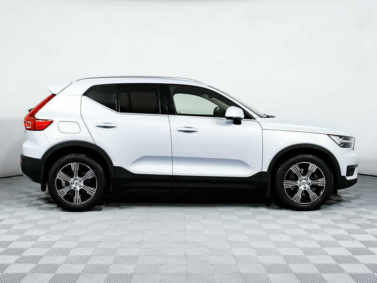 Купить Volvo XC40 с пробегом. Фото: #3
