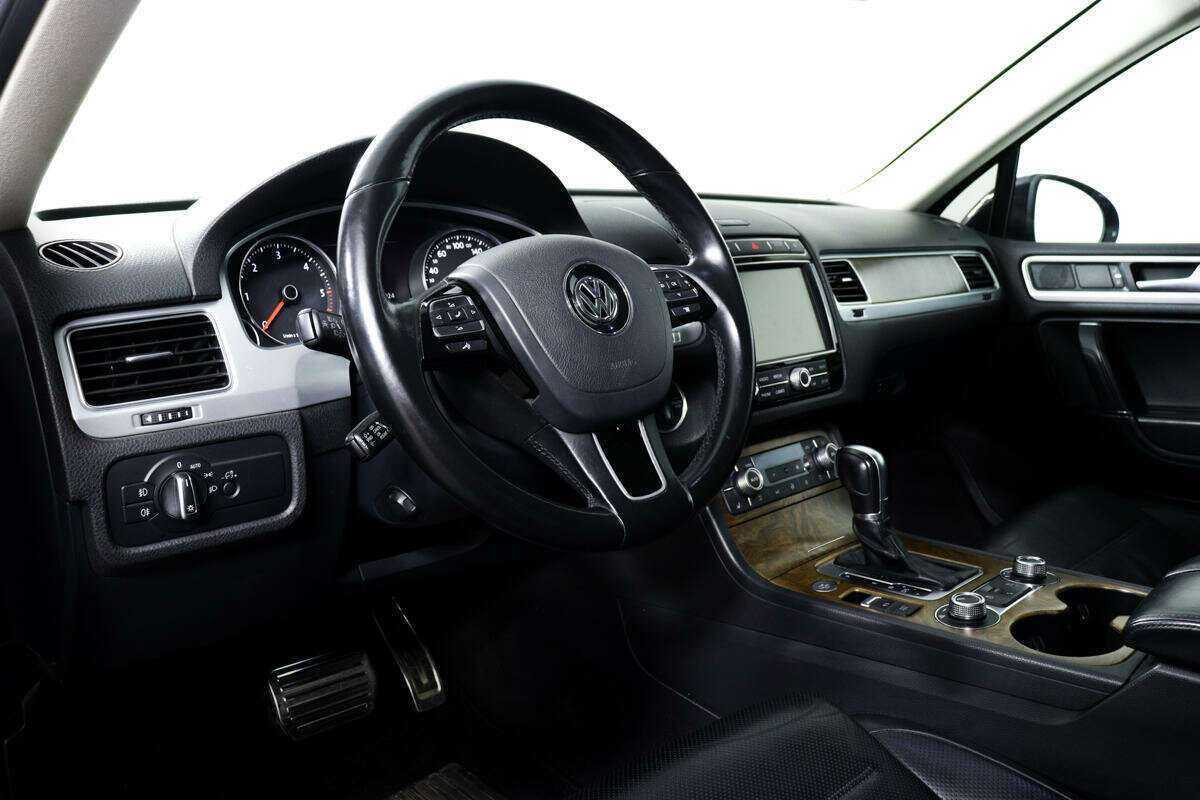 Купить Volkswagen Touareg с пробегом. Фото: #12