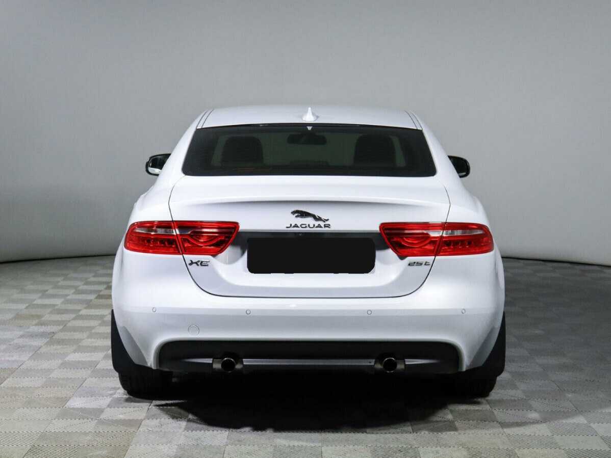 Купить Jaguar XE с пробегом. Фото: #4
