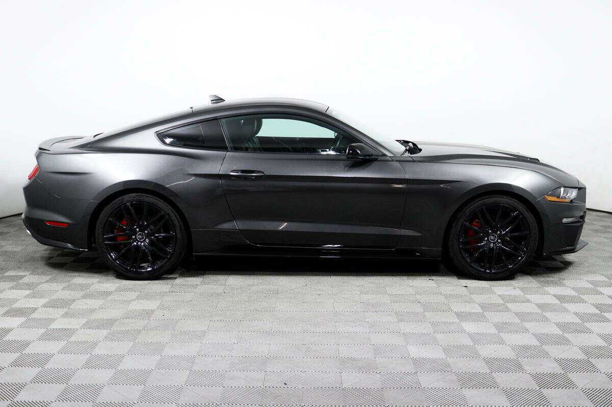 Купить Ford Mustang с пробегом. Фото: #3
