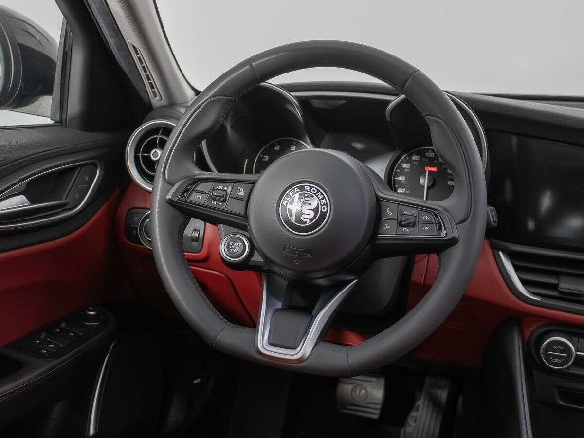Купить Alfa Romeo Giulia с пробегом. Фото: #14