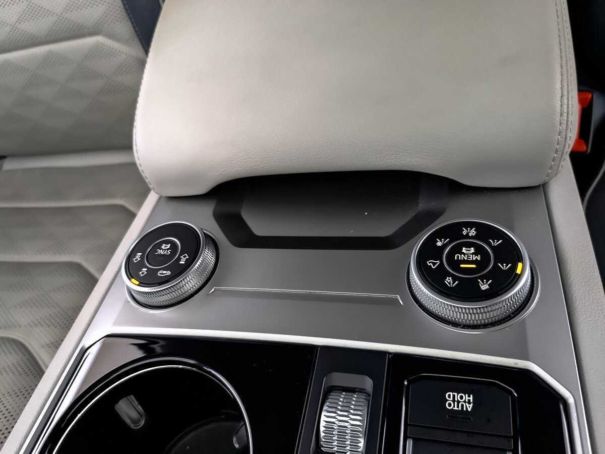 Купить Volkswagen Touareg с пробегом. Фото: #20