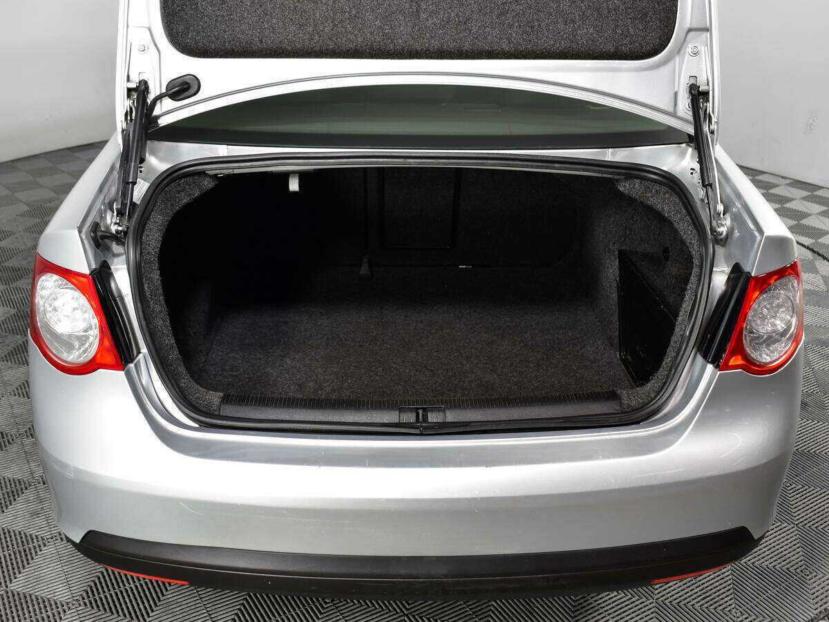 Купить Volkswagen Jetta с пробегом. Фото: #14