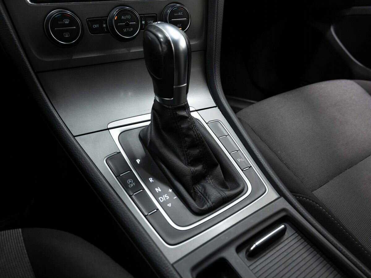 Купить Volkswagen Golf с пробегом. Фото: #18