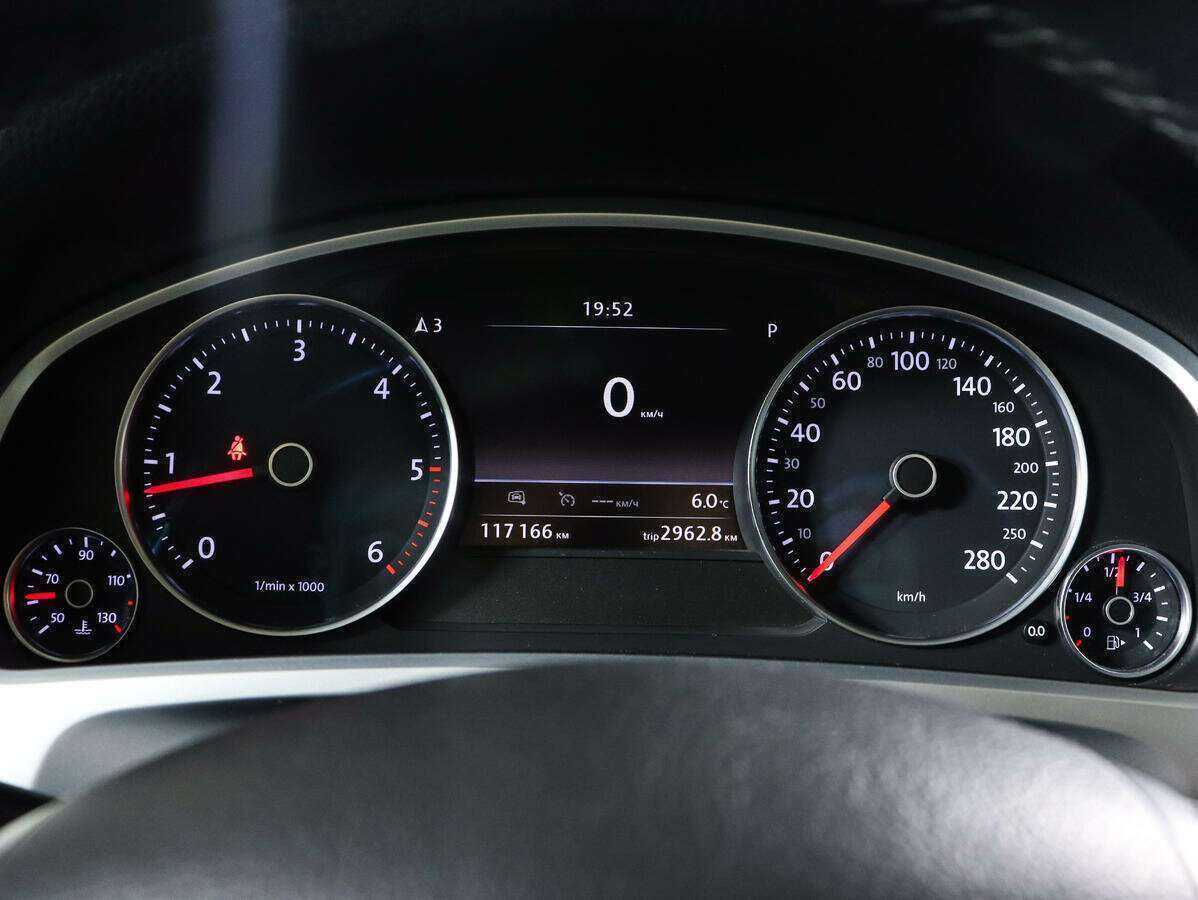 Купить Volkswagen Touareg с пробегом. Фото: #10