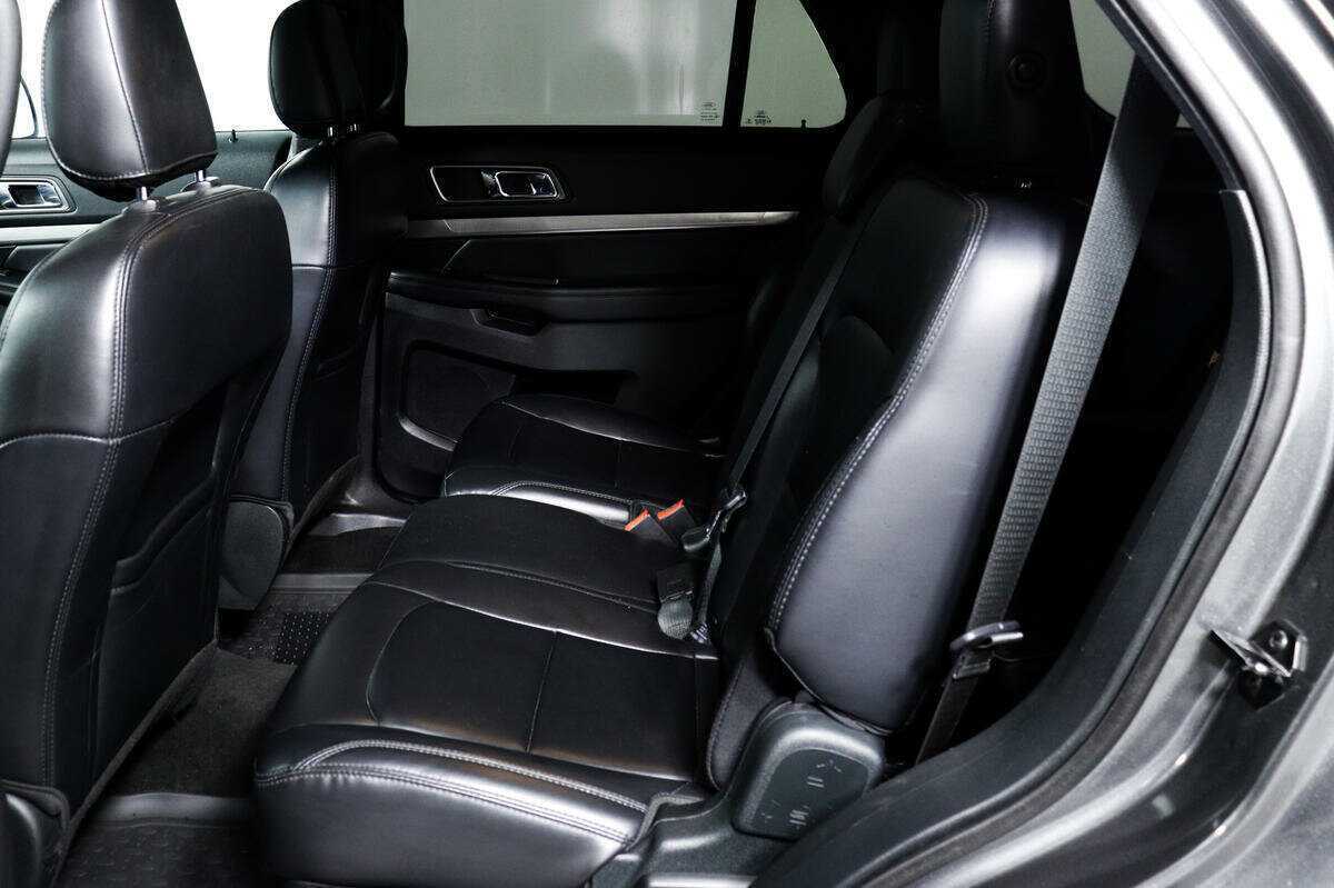 Купить Ford Explorer с пробегом. Фото: #9