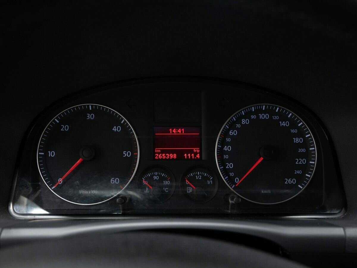 Купить Volkswagen Touran с пробегом. Фото: #16
