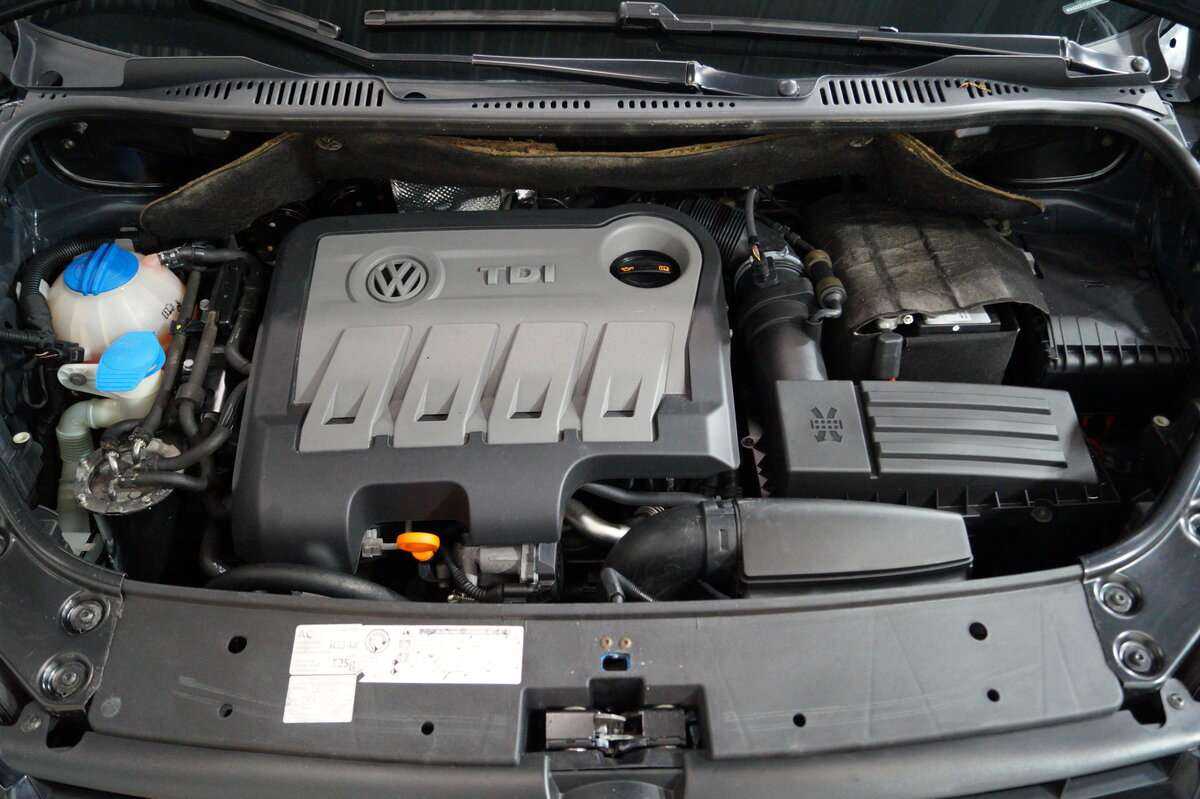 Купить Volkswagen Touran с пробегом. Фото: #5