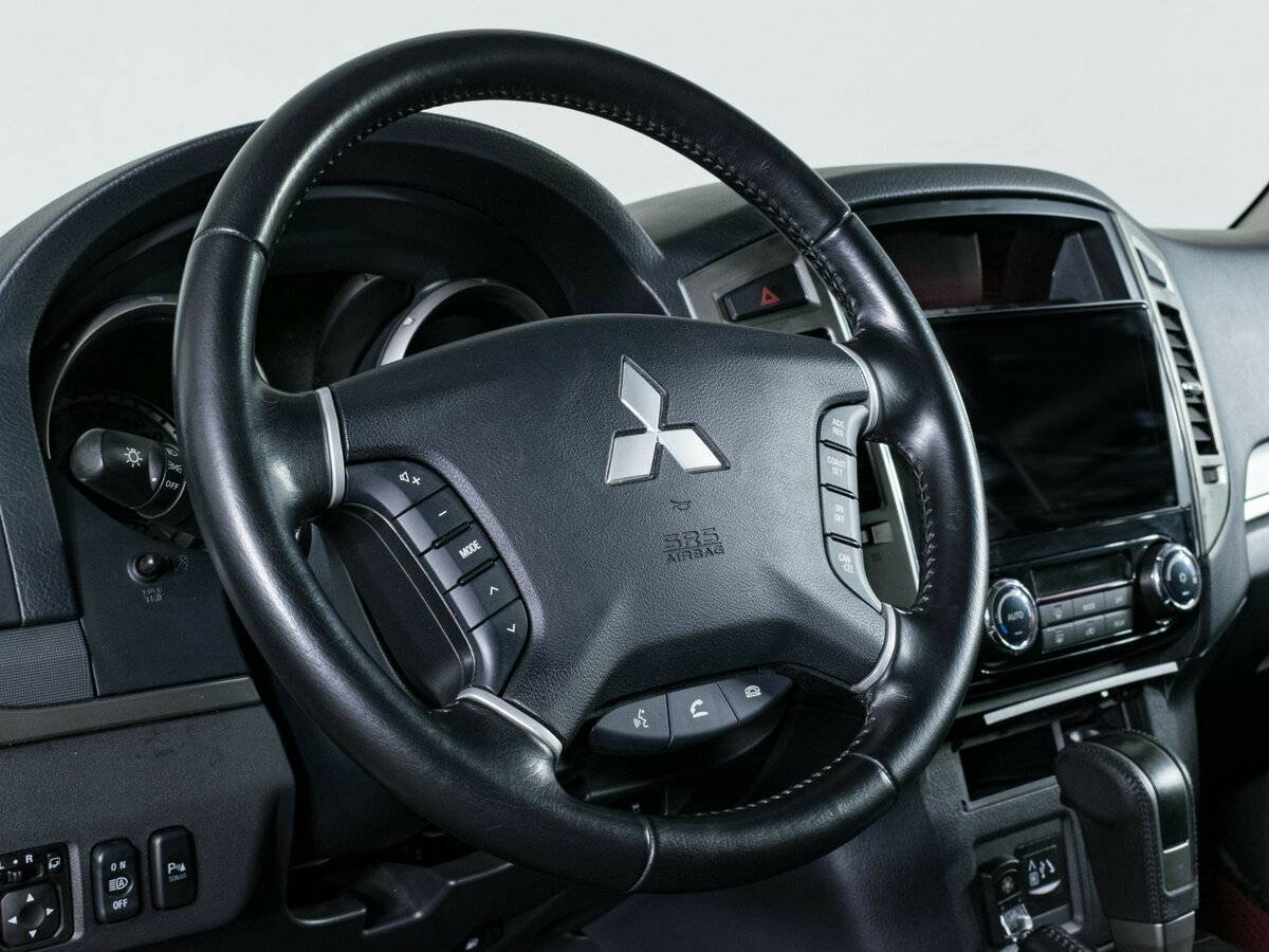 Купить Mitsubishi Pajero с пробегом. Фото: #12