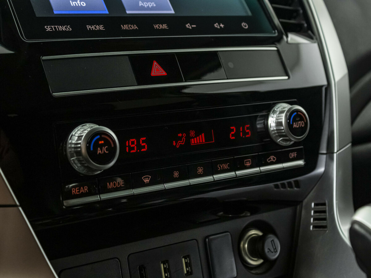 Купить Mitsubishi Montero Sport с пробегом. Фото: #13
