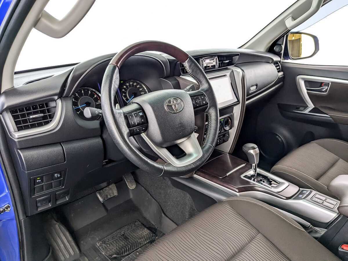 Купить Toyota Fortuner с пробегом. Фото: #13