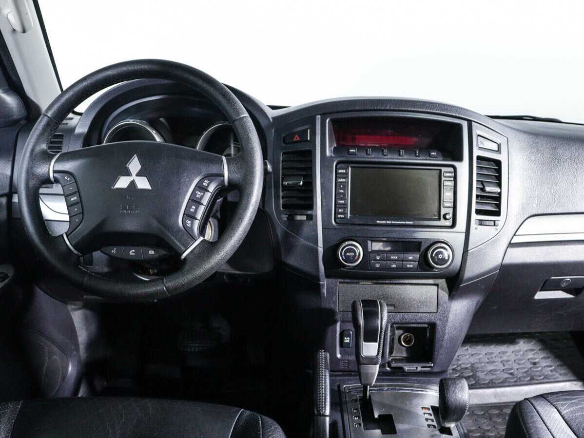 Купить Mitsubishi Pajero с пробегом. Фото: #9