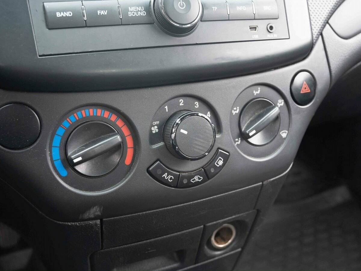 Купить Chevrolet Aveo с пробегом. Фото: #17