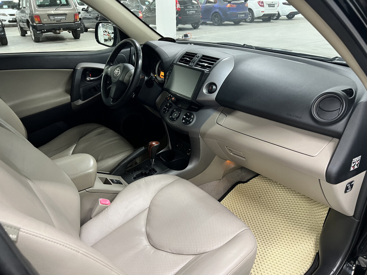 Купить Toyota RAV4 с пробегом. Фото: #10