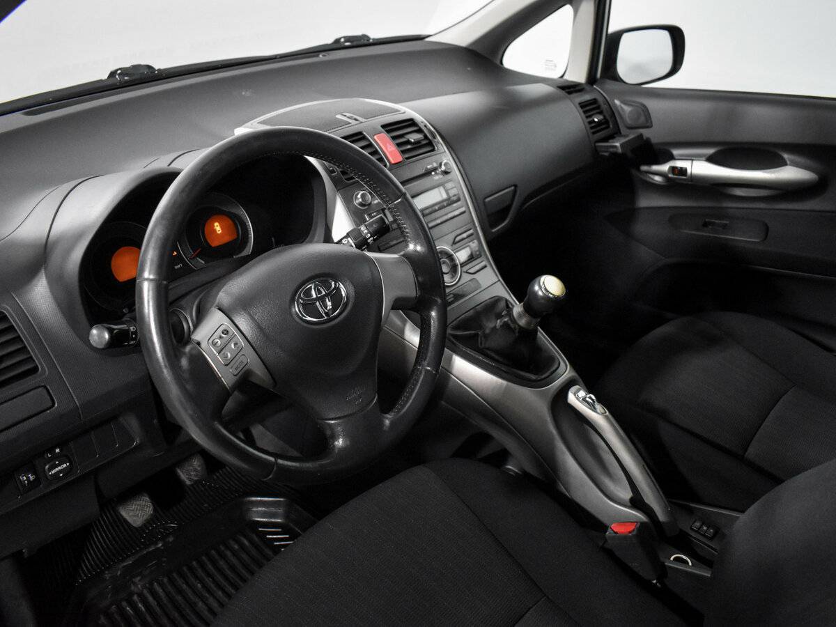Купить Toyota Auris с пробегом. Фото: #8