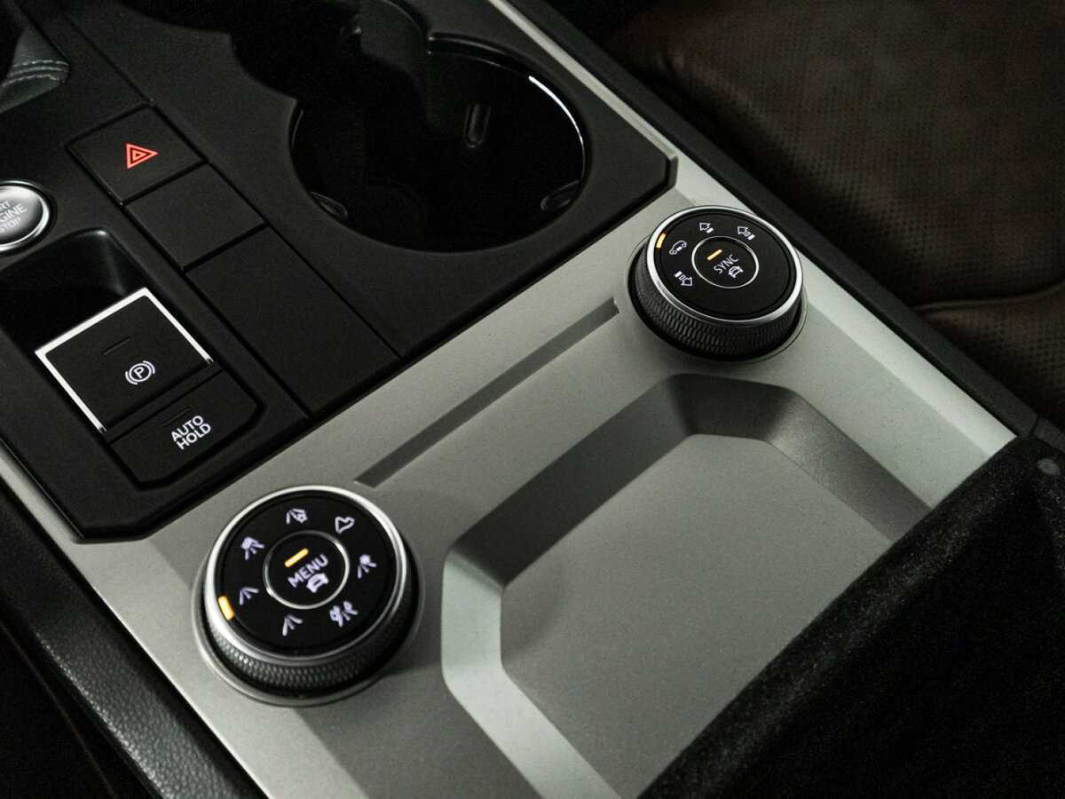 Купить Volkswagen Touareg с пробегом. Фото: #25
