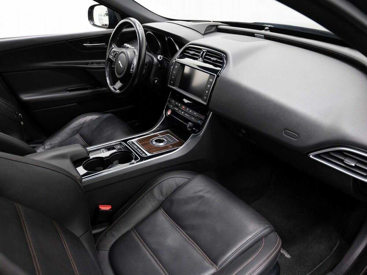 Купить Jaguar XE с пробегом. Фото: #10