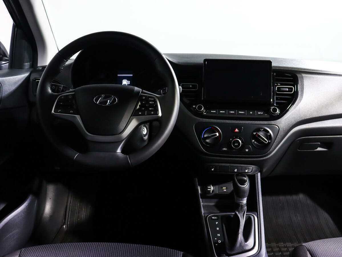 Купить Hyundai Solaris с пробегом. Фото: #9