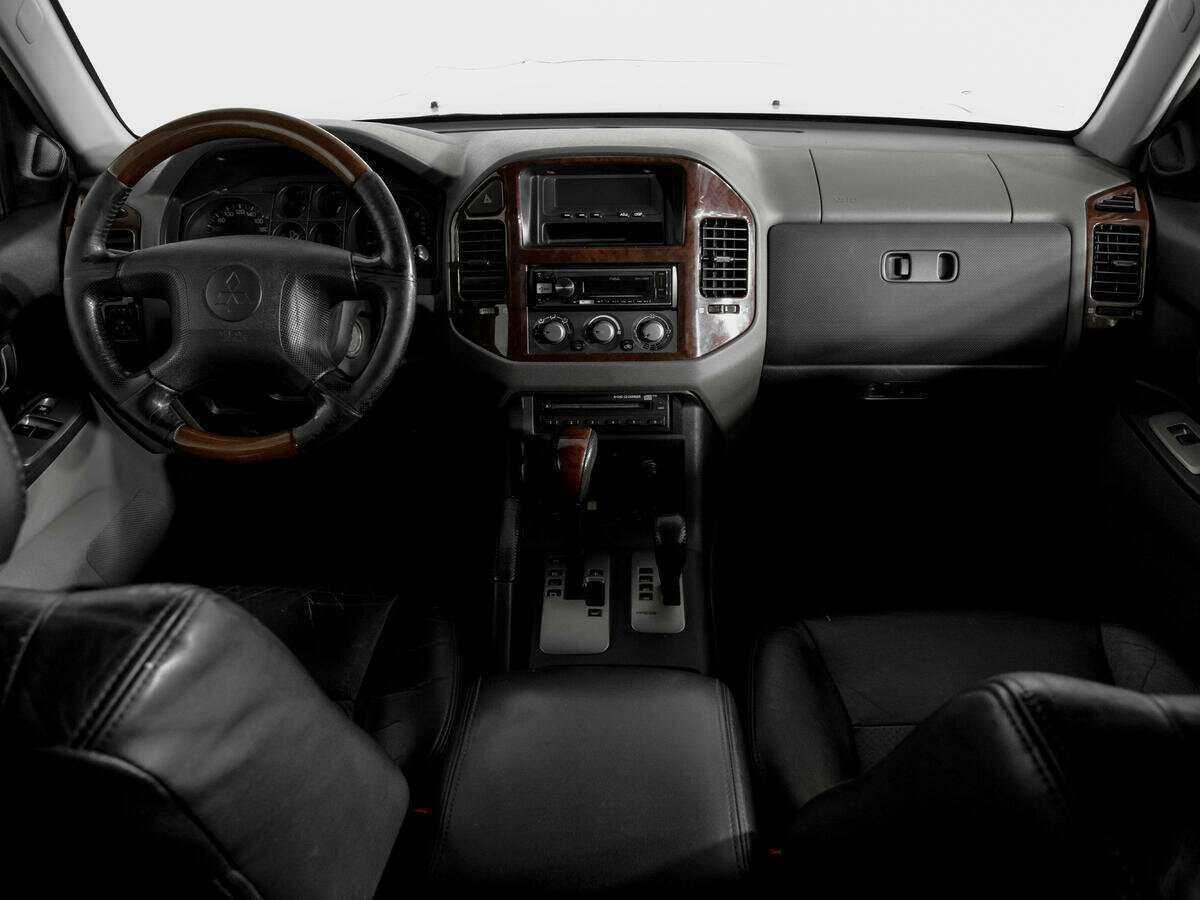 Купить Mitsubishi Pajero с пробегом. Фото: #11