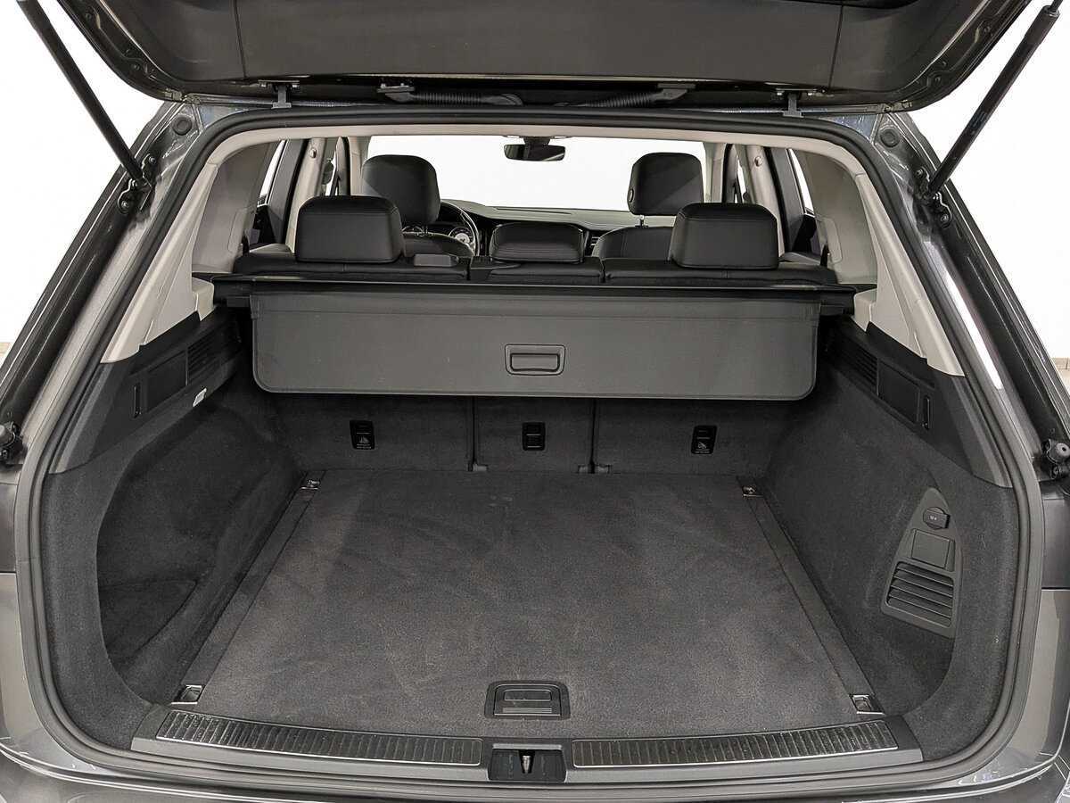 Купить Volkswagen Touareg с пробегом. Фото: #9