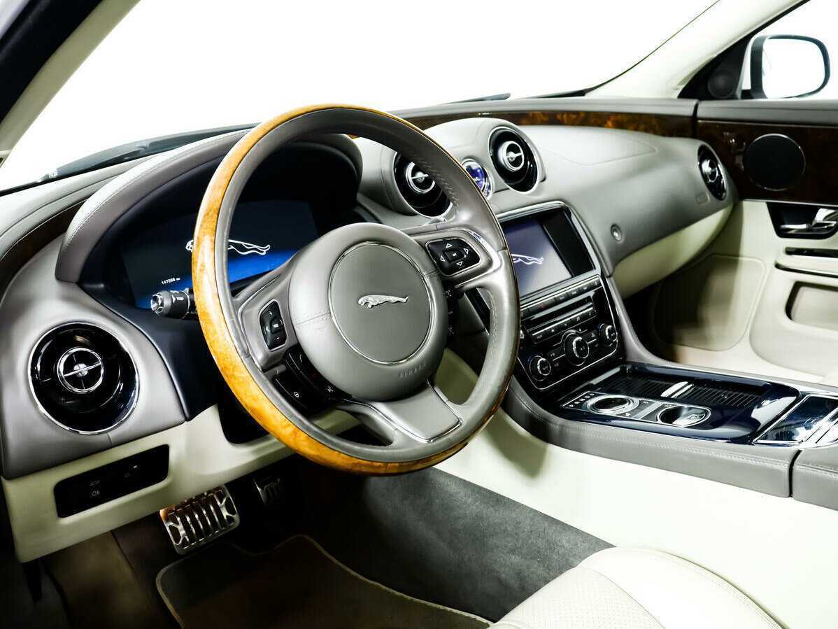 Купить Jaguar XJ с пробегом. Фото: #11