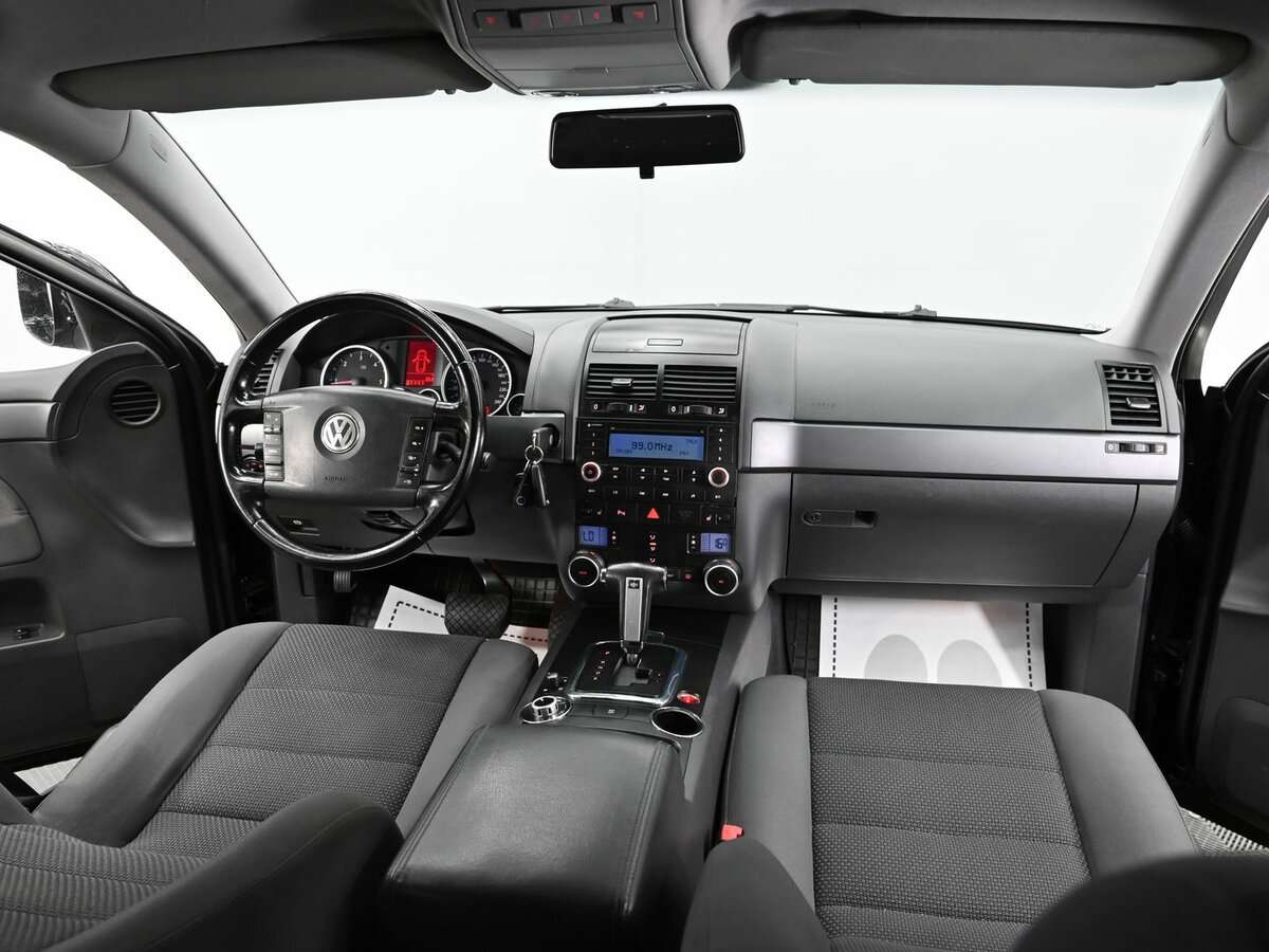 Купить Volkswagen Touareg с пробегом. Фото: #10