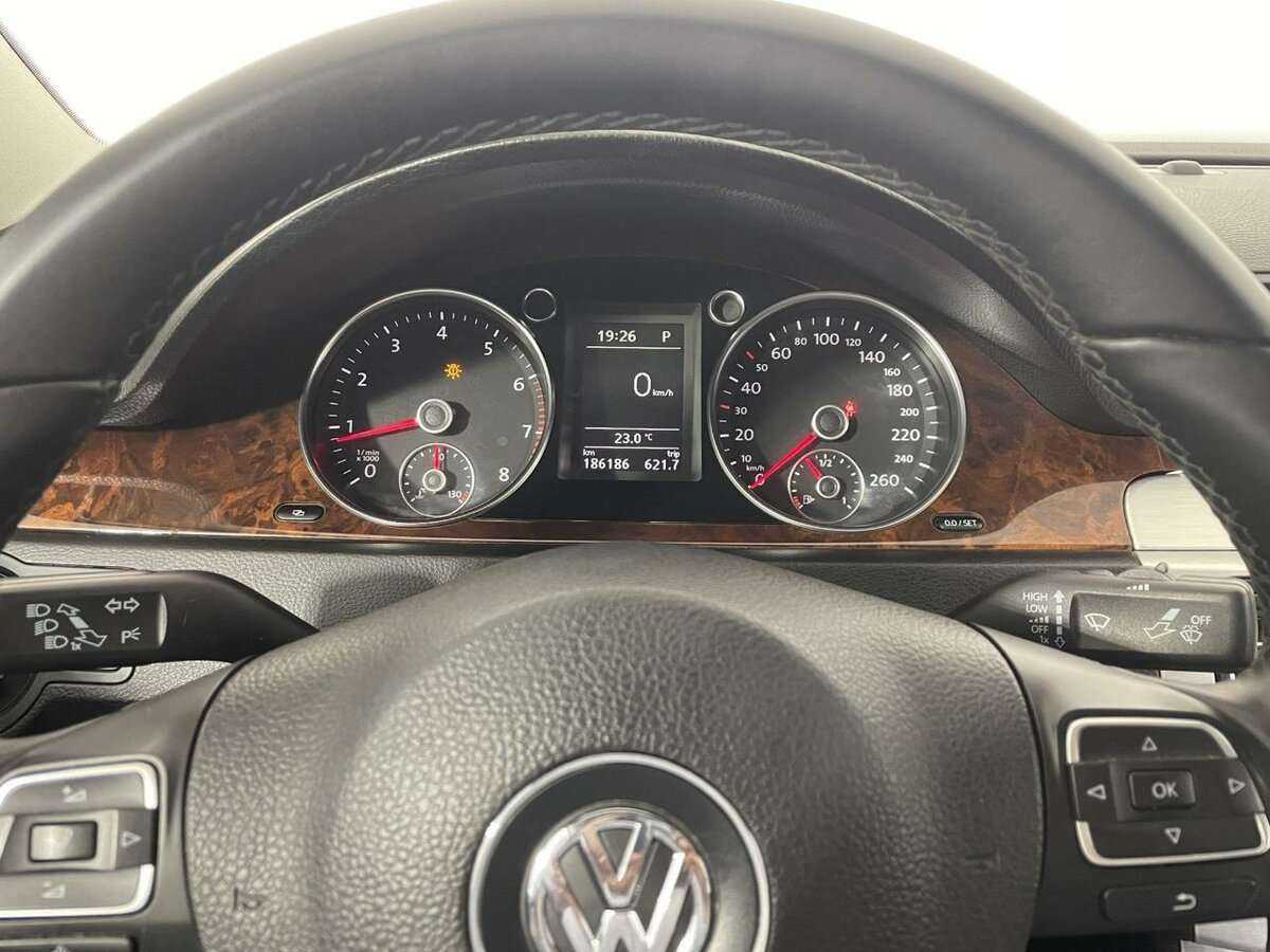 Купить Volkswagen Passat с пробегом. Фото: #10