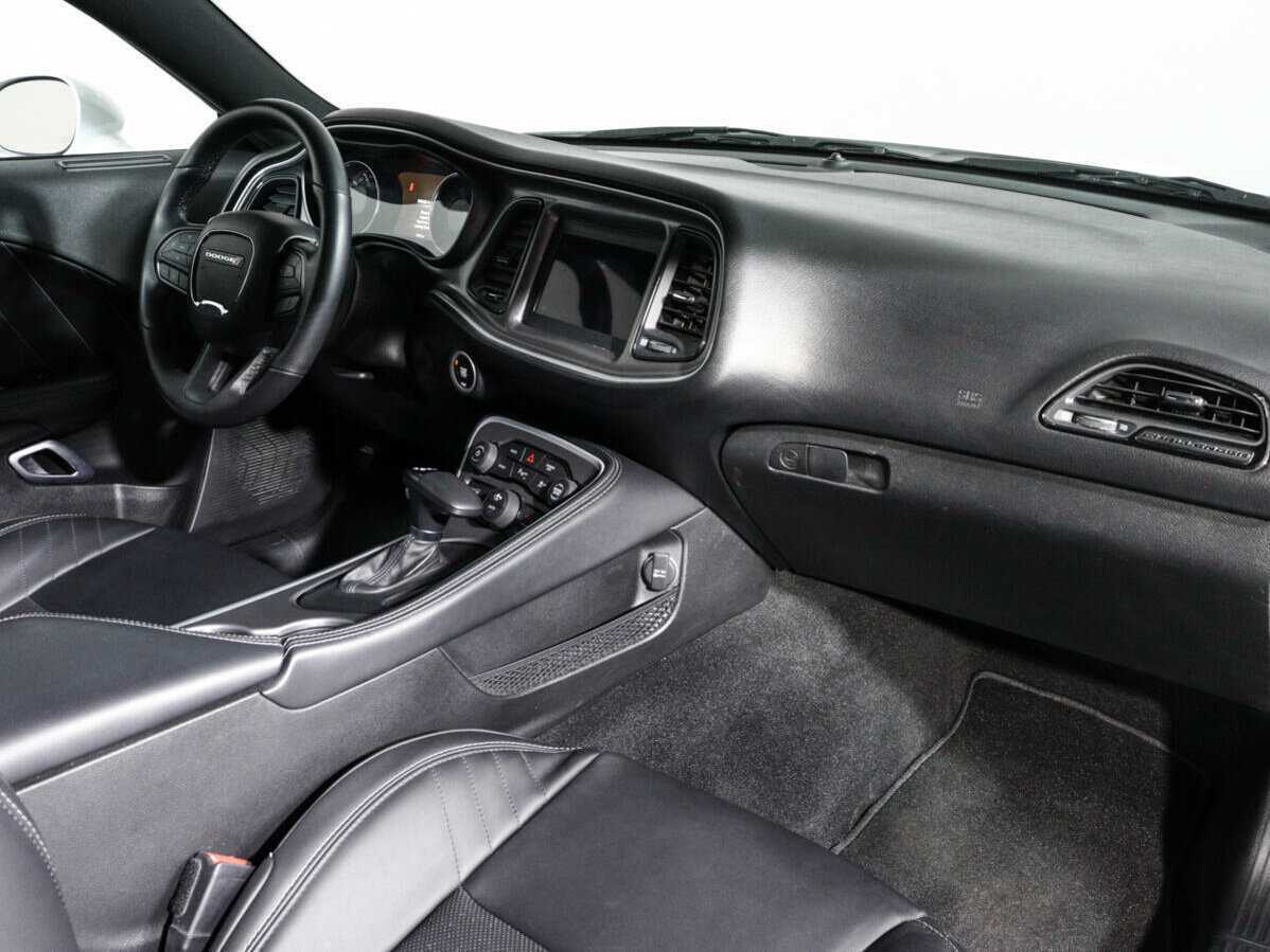 Купить Dodge Challenger с пробегом. Фото: #7