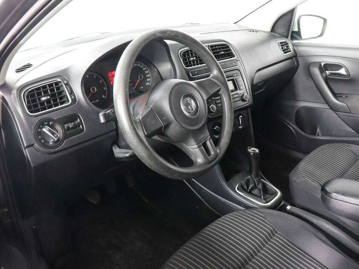 Купить Volkswagen Polo с пробегом. Фото: #4