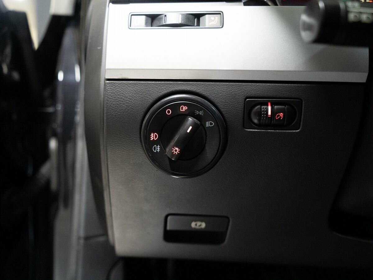 Купить Volkswagen Touareg с пробегом. Фото: #14