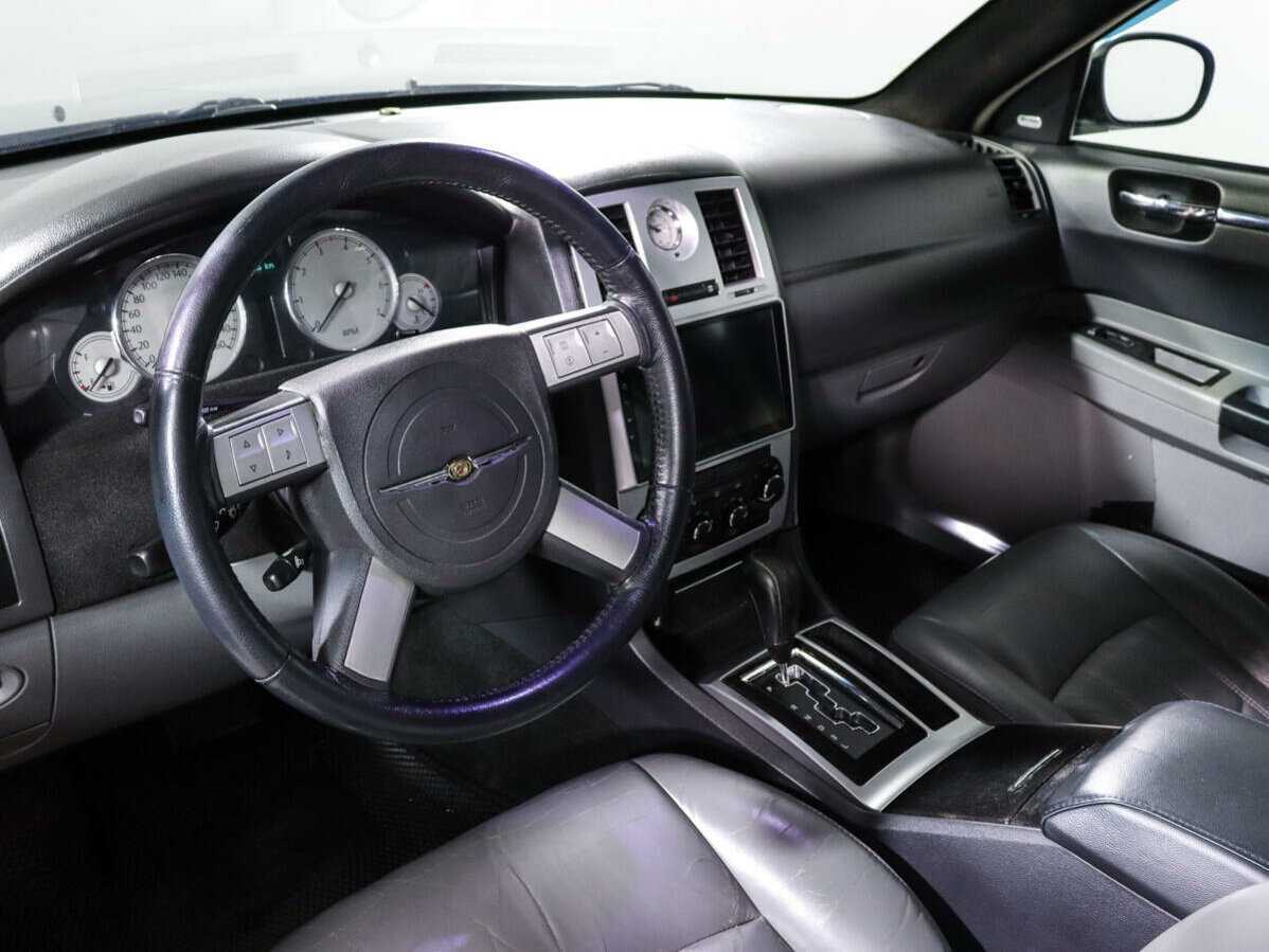 Купить Chrysler 300C с пробегом. Фото: #11