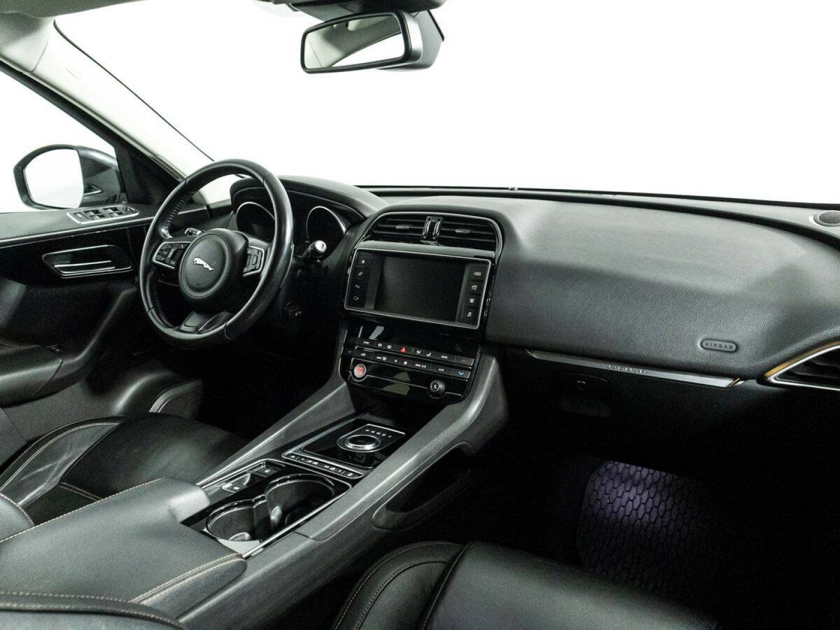 Купить Jaguar F-Pace с пробегом. Фото: #8