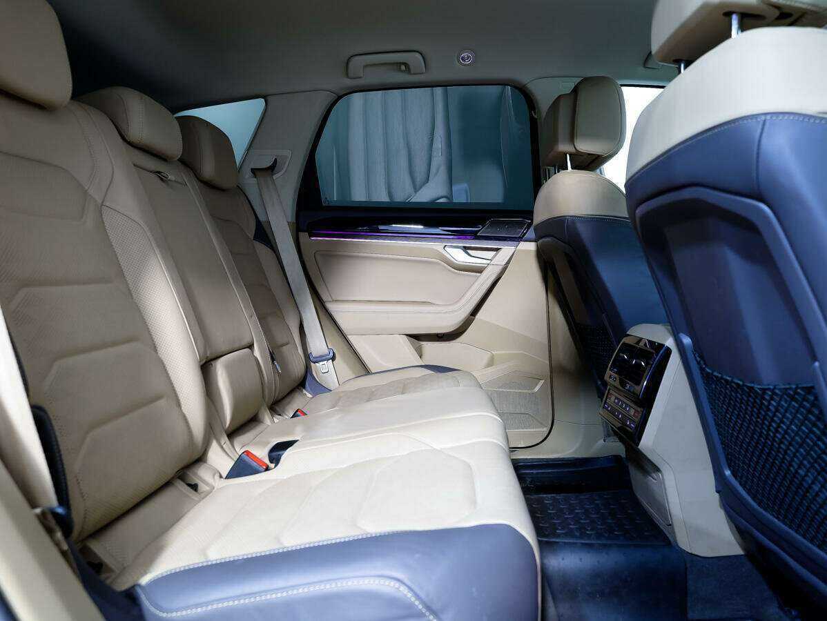 Купить Volkswagen Touareg с пробегом. Фото: #10