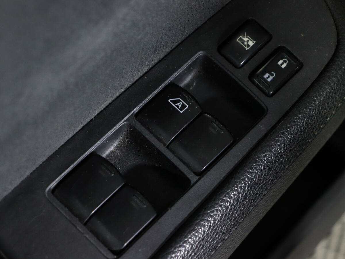 Купить Nissan Tiida с пробегом. Фото: #11