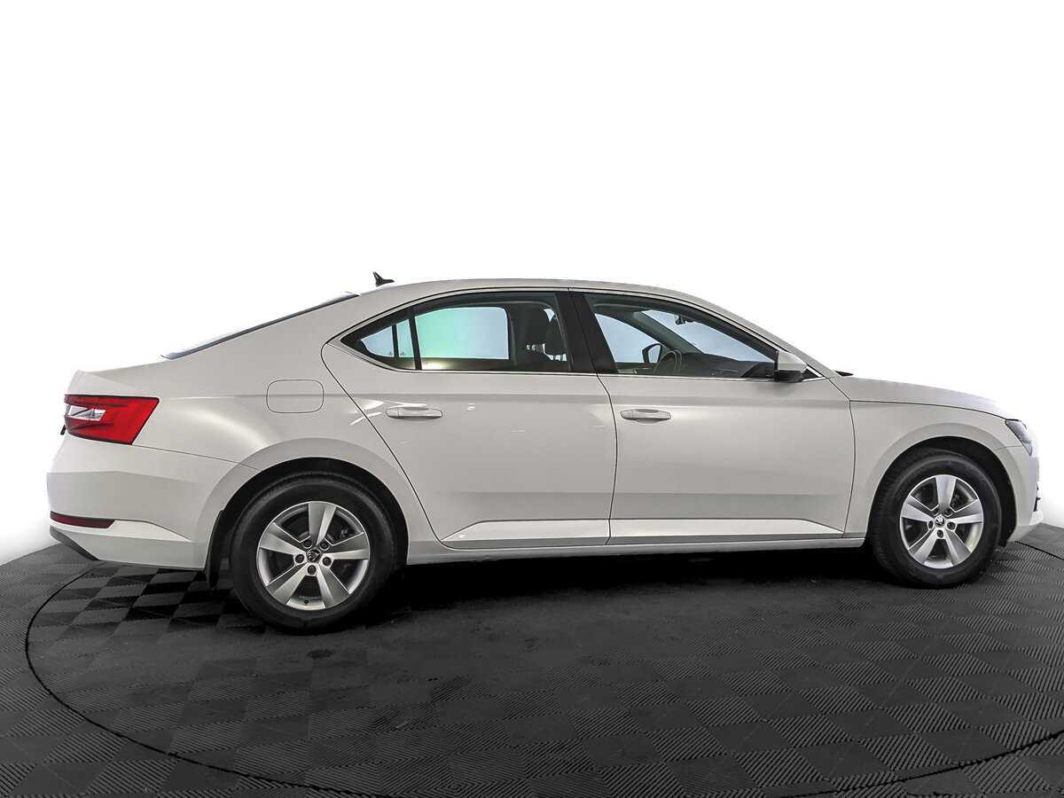 Купить Skoda Superb с пробегом. Фото: #3