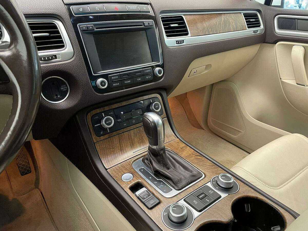 Купить Volkswagen Touareg с пробегом. Фото: #19