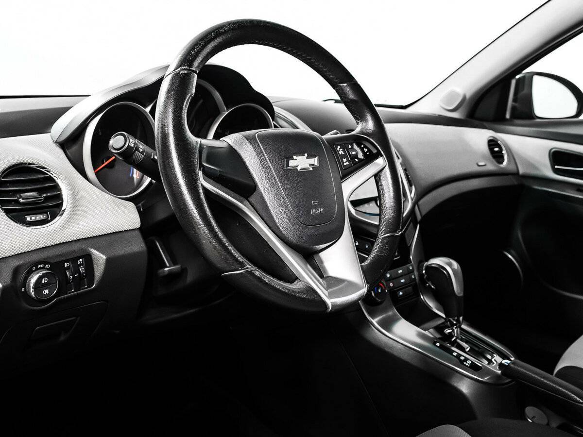 Купить Chevrolet Cruze с пробегом. Фото: #11