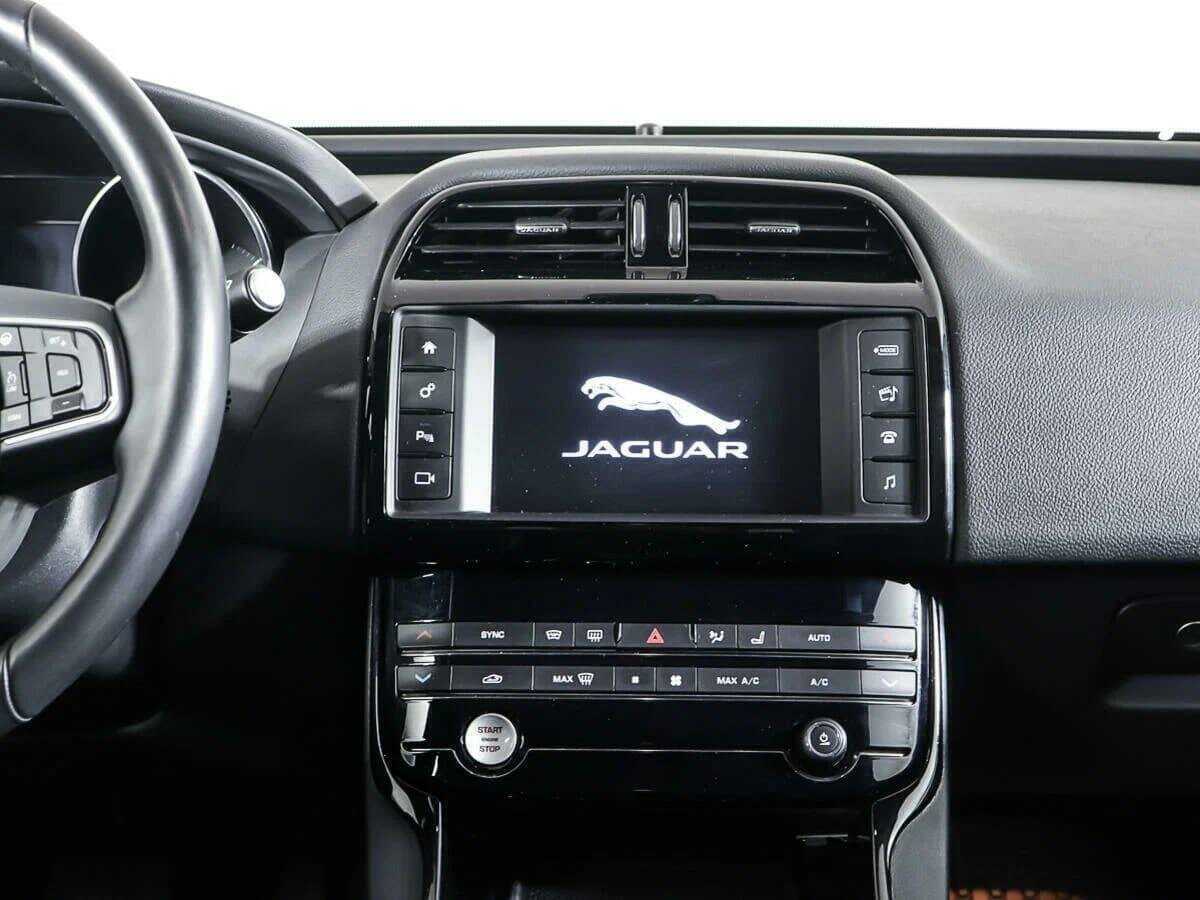 Купить Jaguar XE с пробегом. Фото: #11