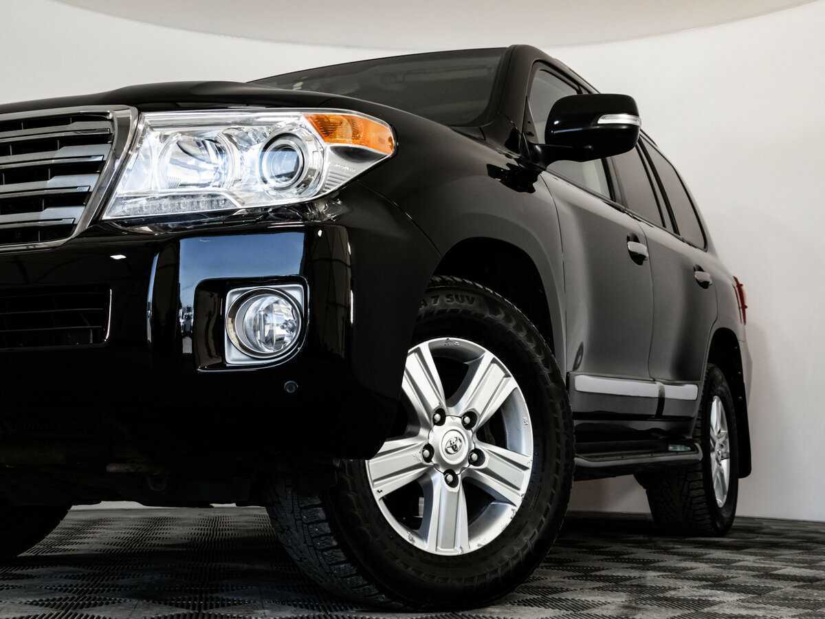 Купить Toyota Land Cruiser с пробегом. Фото: #1