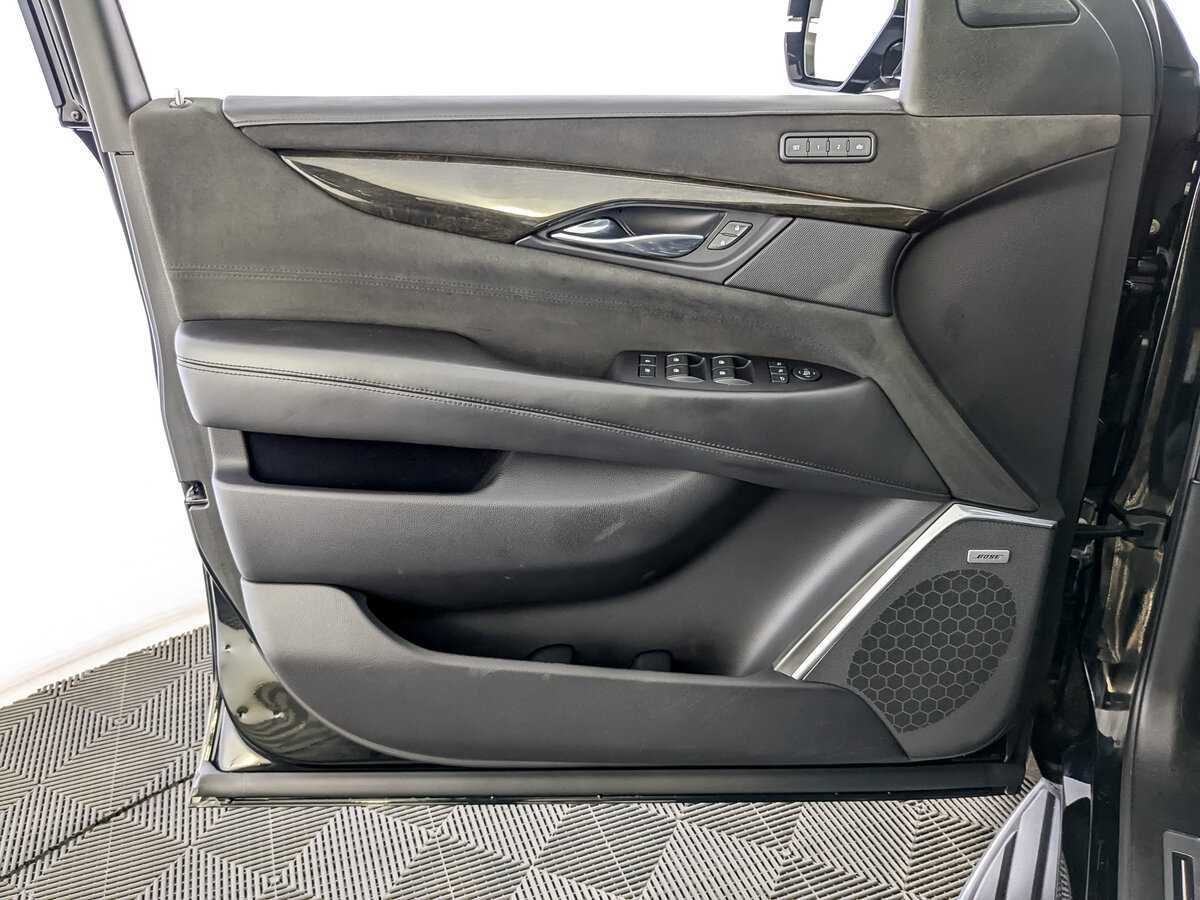 Купить Cadillac Escalade с пробегом. Фото: #14
