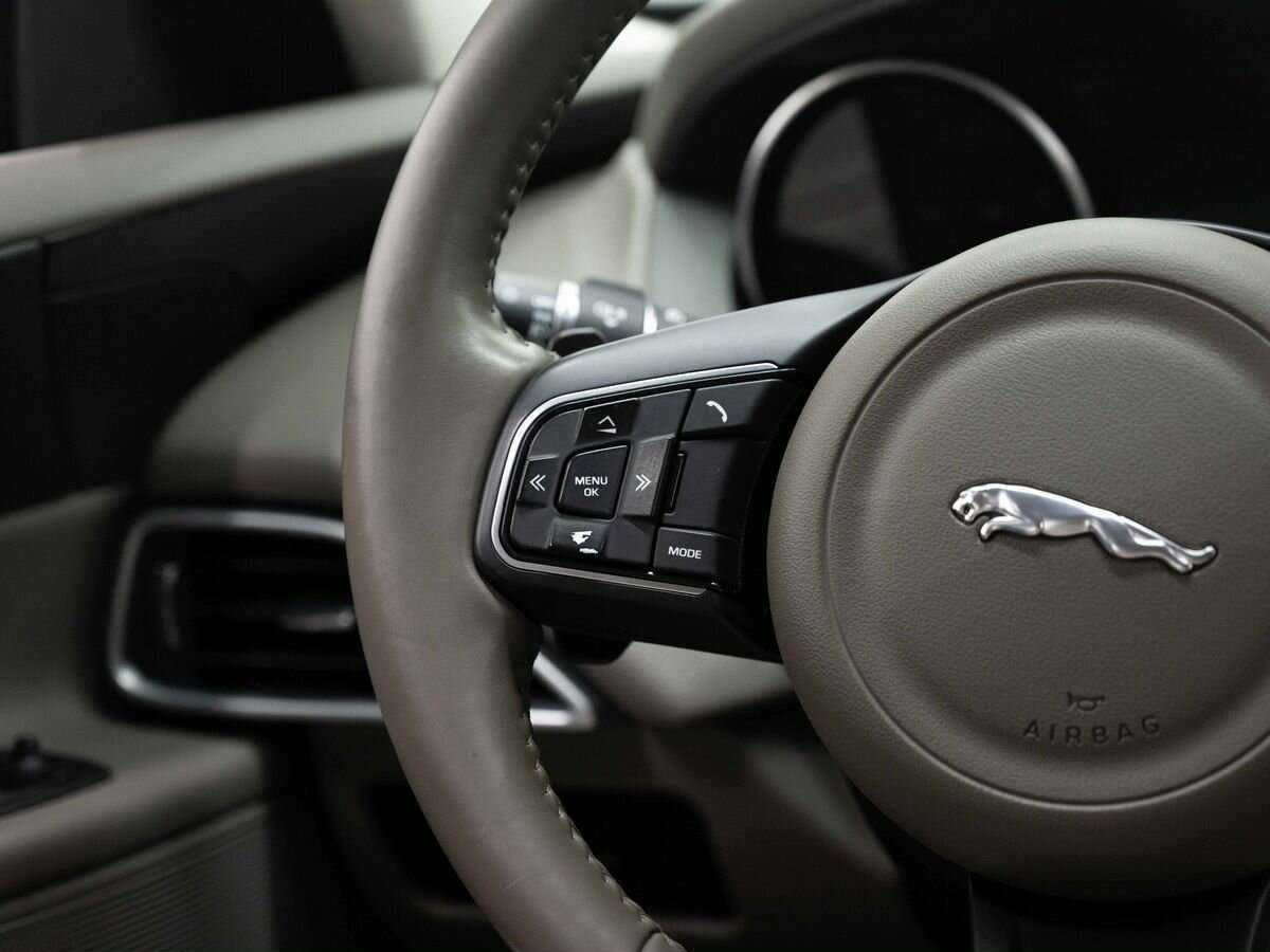 Купить Jaguar XE с пробегом. Фото: #14