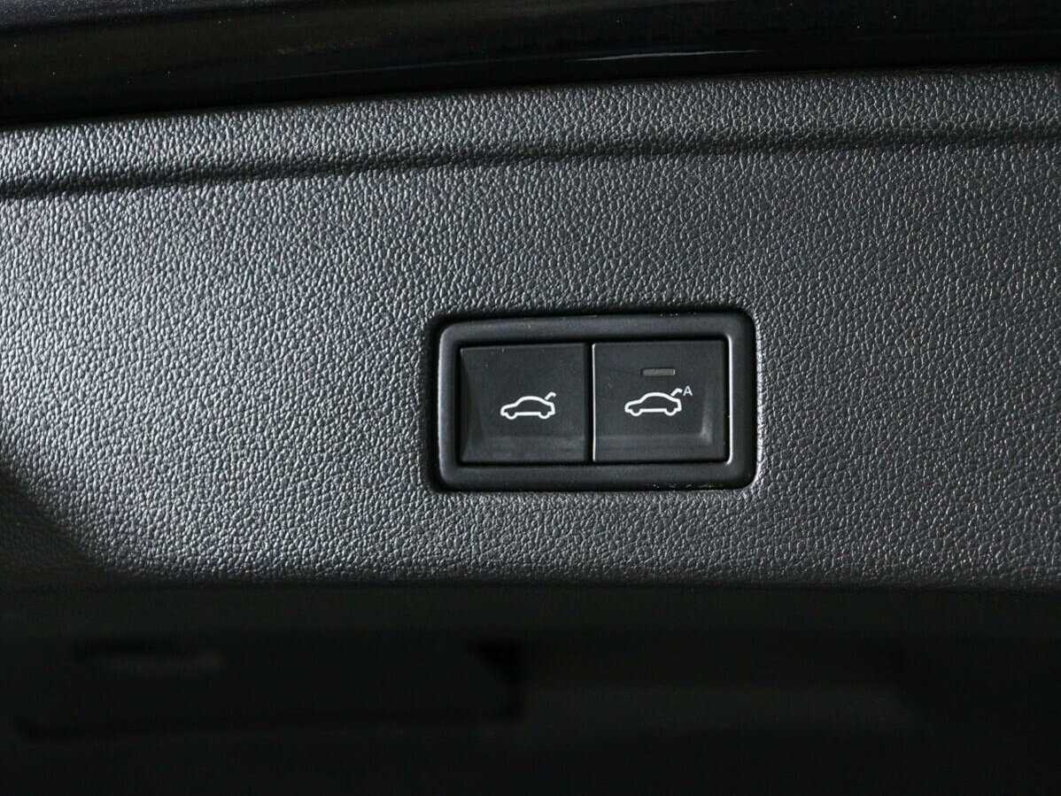 Купить Volkswagen Touareg с пробегом. Фото: #15