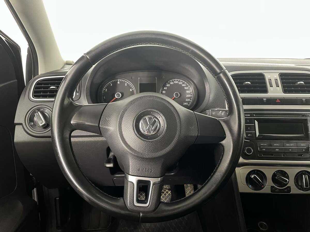 Купить Volkswagen Polo с пробегом. Фото: #9