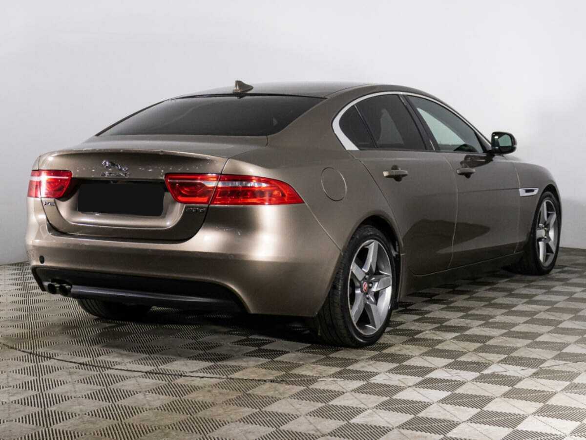 Купить Jaguar XE с пробегом. Фото: #4