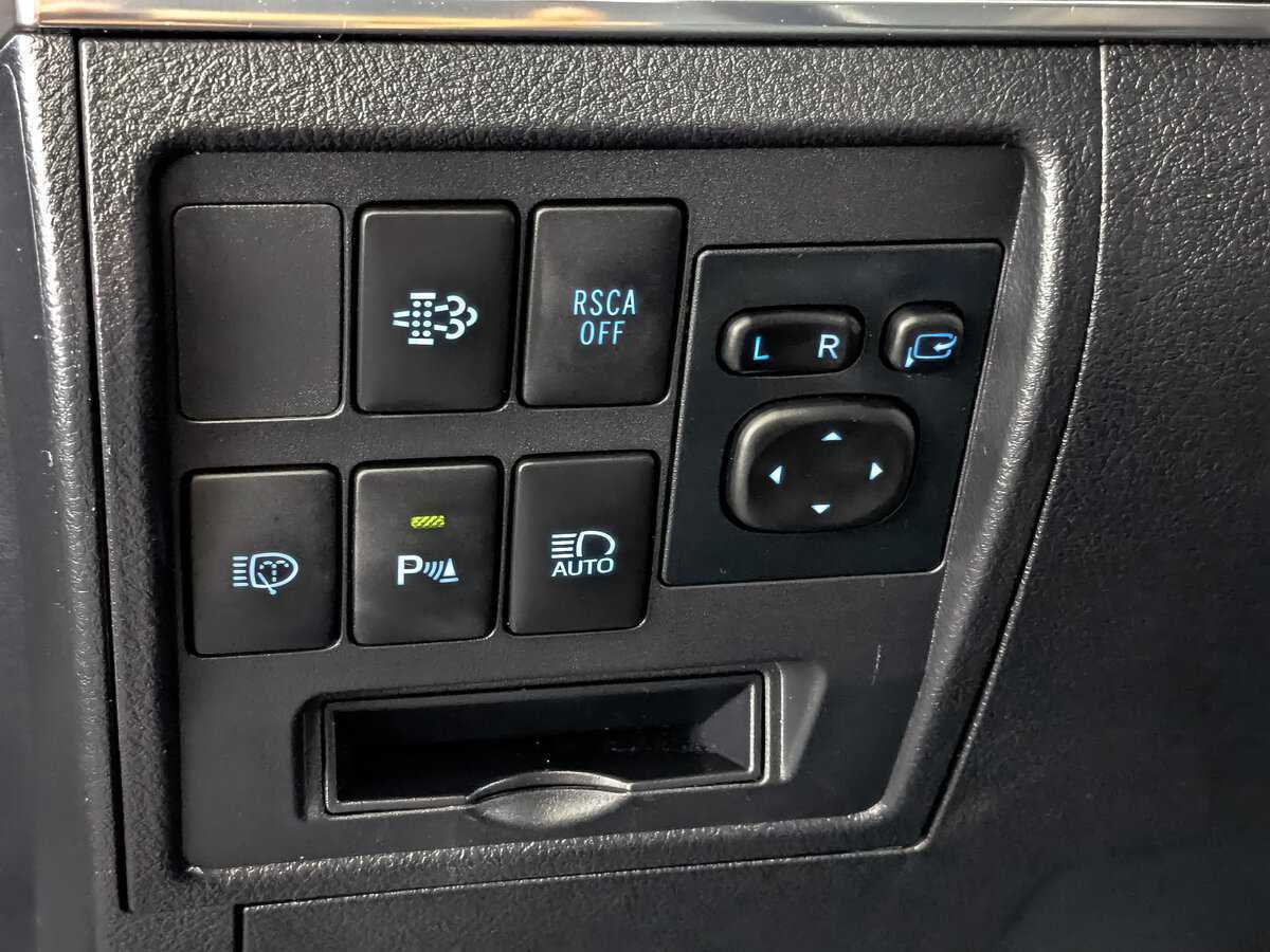 Купить Toyota Land Cruiser с пробегом. Фото: #24