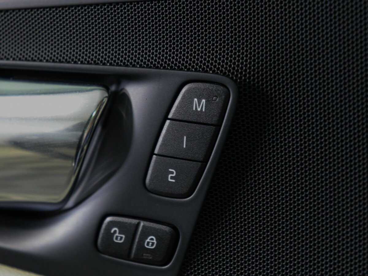 Купить Volvo XC60 с пробегом. Фото: #17