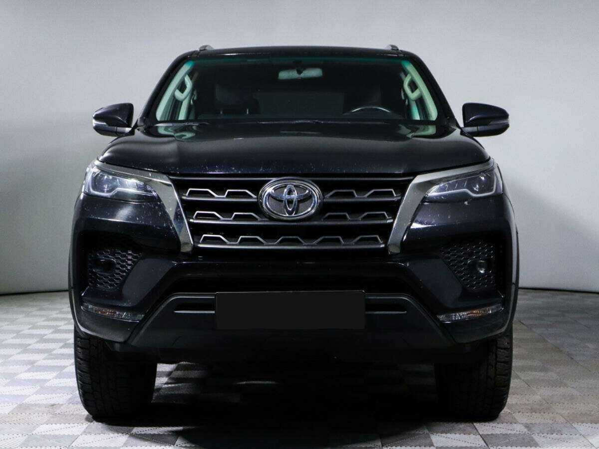 Купить Toyota Fortuner с пробегом. Фото: #1
